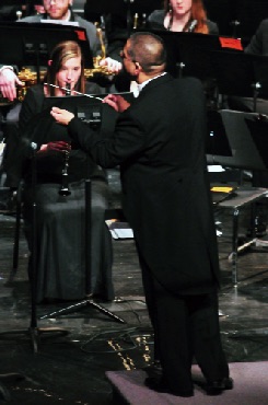 Conducting the 
Baker Symphonic Winds.
Photo: Chris Ortiz/Baker Univ.
